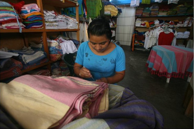 Ropa, telares, cortinas, colchas, Santo Domingo en Puerto Escondido Oaxaca